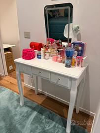 Toeletta postazione tavolo  trucco