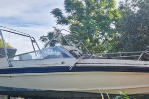 Scafo con cabina mod arcos 27 linee filanti