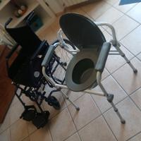 sedia a rotelle, comoda e cuscino ortopedi