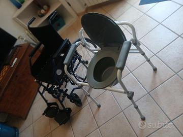 sedia a rotelle, comoda e cuscino ortopedi