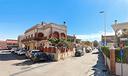locale-con-due-vetrine