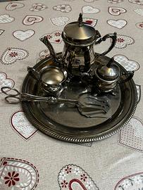 ELEGANTE SERVIZIO DA TE/CAFFE IN SILVER PLATE