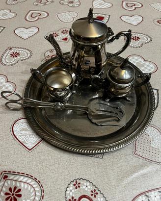 ELEGANTE SERVIZIO DA TE/CAFFE IN SILVER PLATE