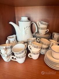 Servizio da caffè completo di caffettiera e tazze