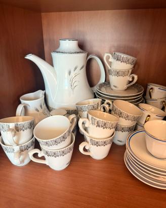 Servizio da caffè completo di caffettiera e tazze
