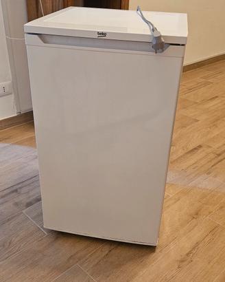 Congelatore verticale Beko – Praticamente nuovo