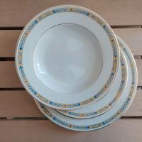 Servizio di piatti in porcellana 