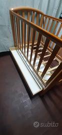 Lettino neonato in legno chiaro