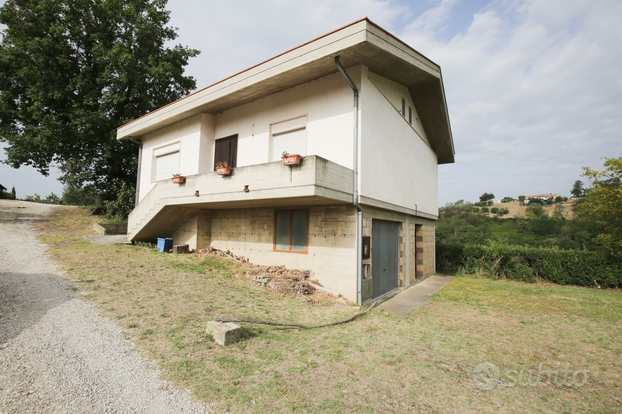 Casa singola con terreno 3ettari e mezzo