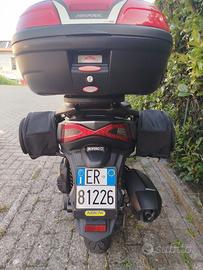 Kymco XTown 300 scooter con vari optional