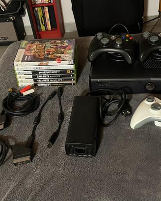 Xbox 360 (250Gb) + 3 controller + 6 giochi