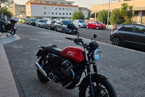 Moto Guzzi V7 II Stone