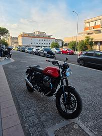 Moto Guzzi V7 II Stone