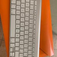 Apple Magic Keyboard 1