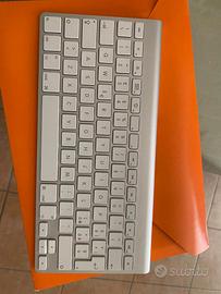 Apple Magic Keyboard 1