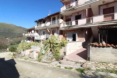 2 LOCALI A SCANDRIGLIA