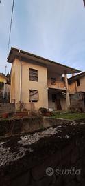 : Fabbricato al grezzo a Canebola (Faedis) con amp
