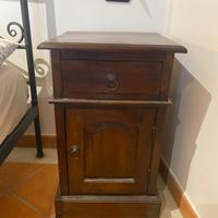 Comodini in arte povera