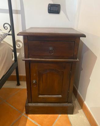 Comodini in arte povera