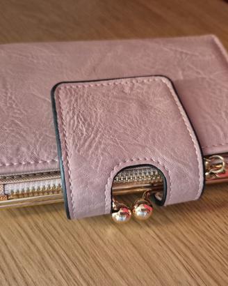 portafogli spazioso,nuovo.