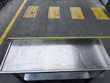 Tavolo da lavoro in acciaio