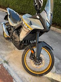 Honda Transalp 750 anno 2025 solo 3.000km