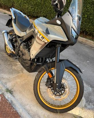 Honda Transalp 750 anno 2025 solo 3.000km