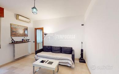 Ampio bicolare con balcone senza spese condominial