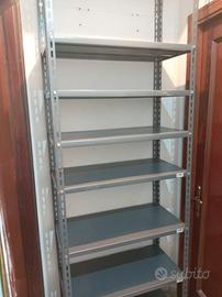 scaffale in acciaio rinforzato robusto