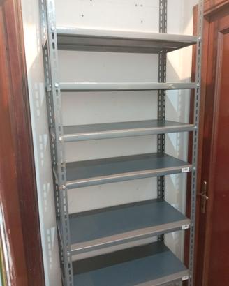 scaffale in acciaio rinforzato robusto