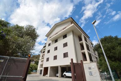 Vico Pietrasanta - Monolocale con posto auto