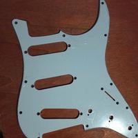 Pickguard/battipenna stile stratocaster bianco