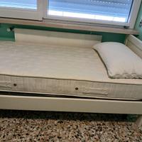 Letto singolo con materasso e guanciale