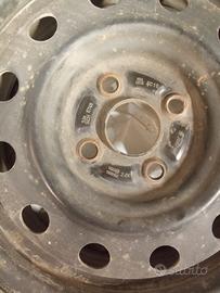 4 ruote con copertoni anti-neve