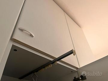 Armadio a parete componibile, moduli da 60 cm.