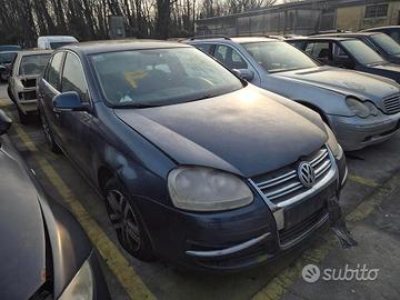 Volkswagen Jetta 2006 Demolita - Per Ricambi