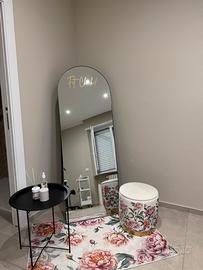 Set completo specchio pouf tappeto piu tavolino
