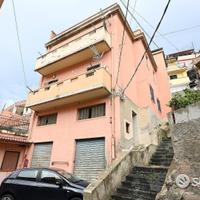 Via Pietro Castelli, 4 vani più servizi