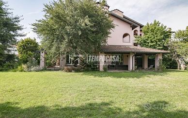 VILLA A SCHIERA DI TESTA