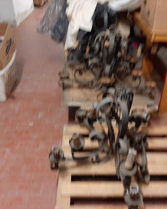 Set di tra lampadari in ferro battuto