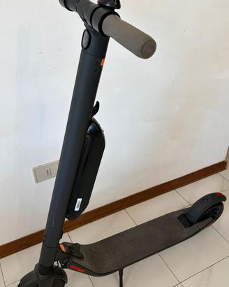 Ninebot Segway KickScooter ES2 