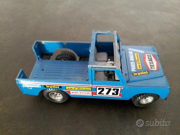 Land Rover Defender pick up scala 1/24