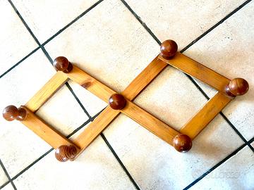 Appendiabiti in legno