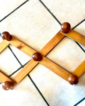 Appendiabiti in legno