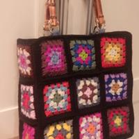 Borsa granny con mattonelle a uncinetto