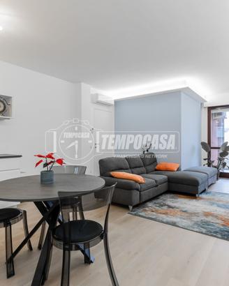 SPLENDIDO BILOCALE RISTRUTTURATO + BOX, CANTINA E