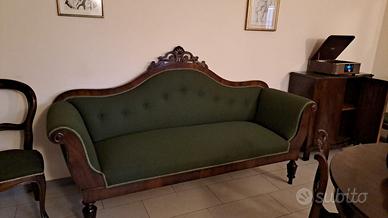 Meraviglioso divano d'epoca,  restaurato a nuovo