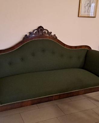 Meraviglioso divano d'epoca,  restaurato a nuovo
