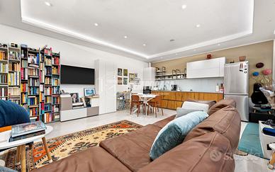 TRILOCALE RISTRUTTURATO CON TERRAZZO- VIA MONTE VE
