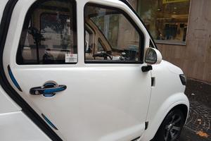 scooter elettrico cabinato più scooter elettrico